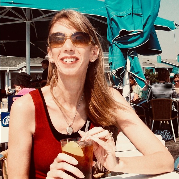 Meet your Posher, Debbie - Picture 7 of 10